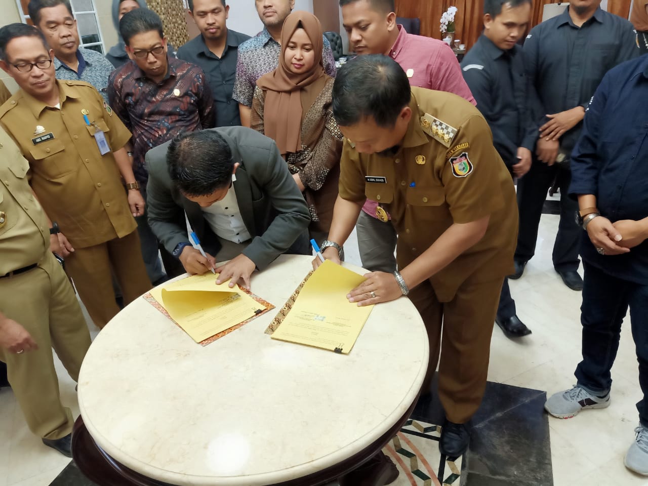 Pemkot Makassar, bersama KPU Kota Makassar, dan Bawaslu menandatangani NPHD untuk Pilkada 2020 senilai Rp78 miliar. 