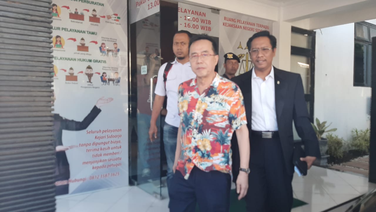 Pengusaha  Henry J Gunawan kesandung kasus penyerobotan tanah seluas 25 hektare milik Puskopkar Jawa Timur.