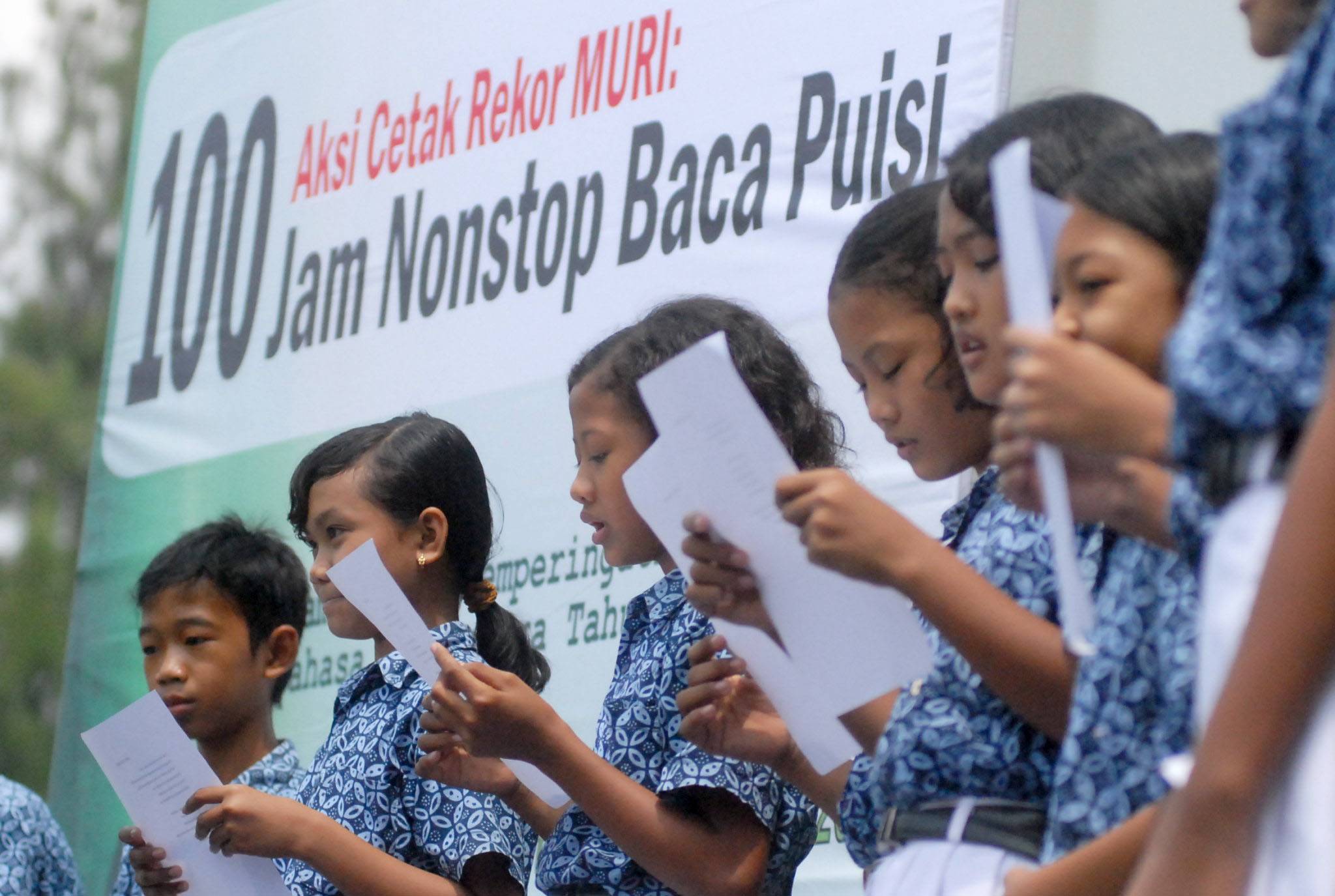 Lomba baca puisi menjadi salah satu acara yang akan diadakan pada Bulan Bahasa dan Sastra