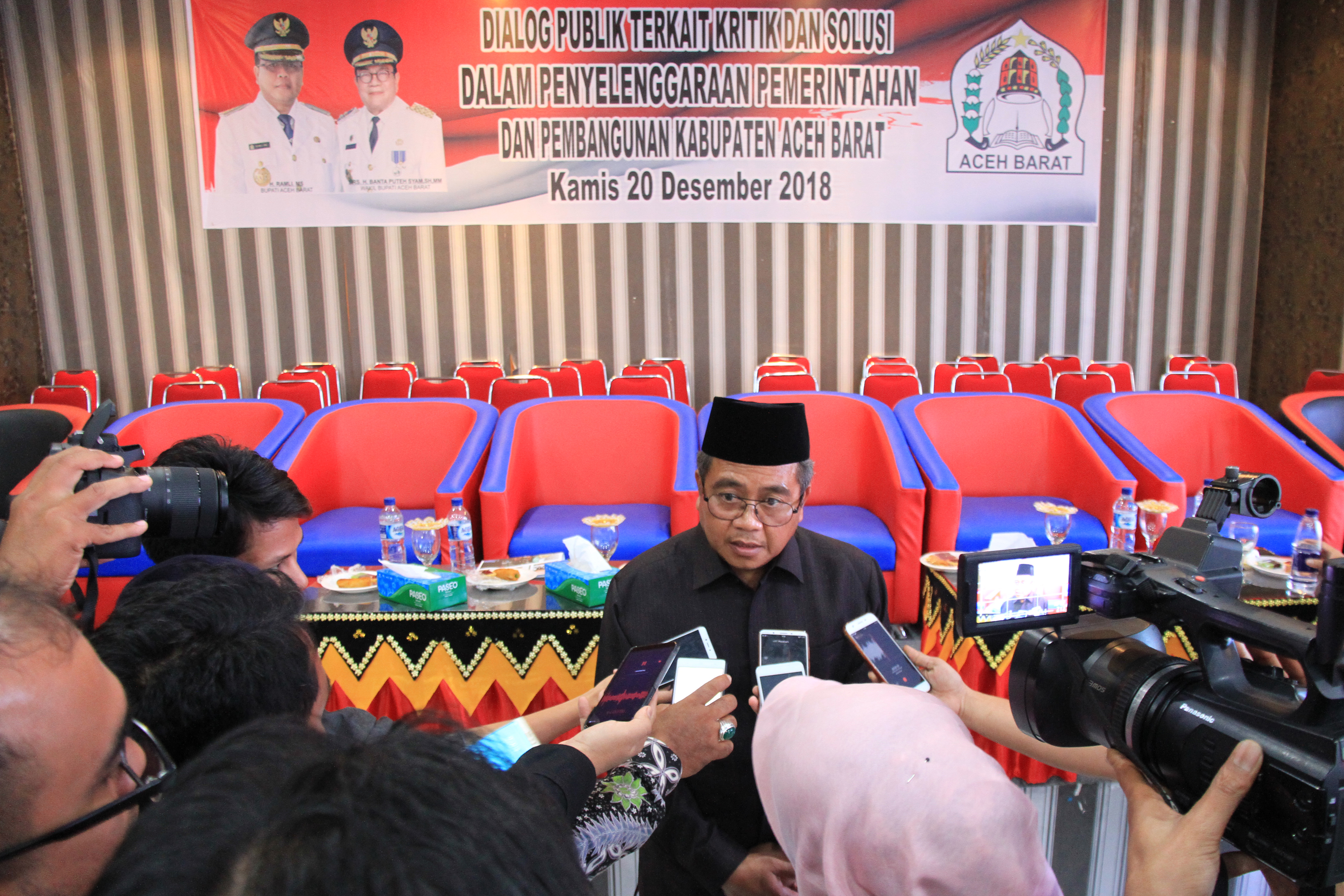 Bupati Aceh Barat Ramli MS meminta agar Kemenag memberikan parameter ciri paham radikal karena bila dibiarkan akan merugikan umat Islam. 