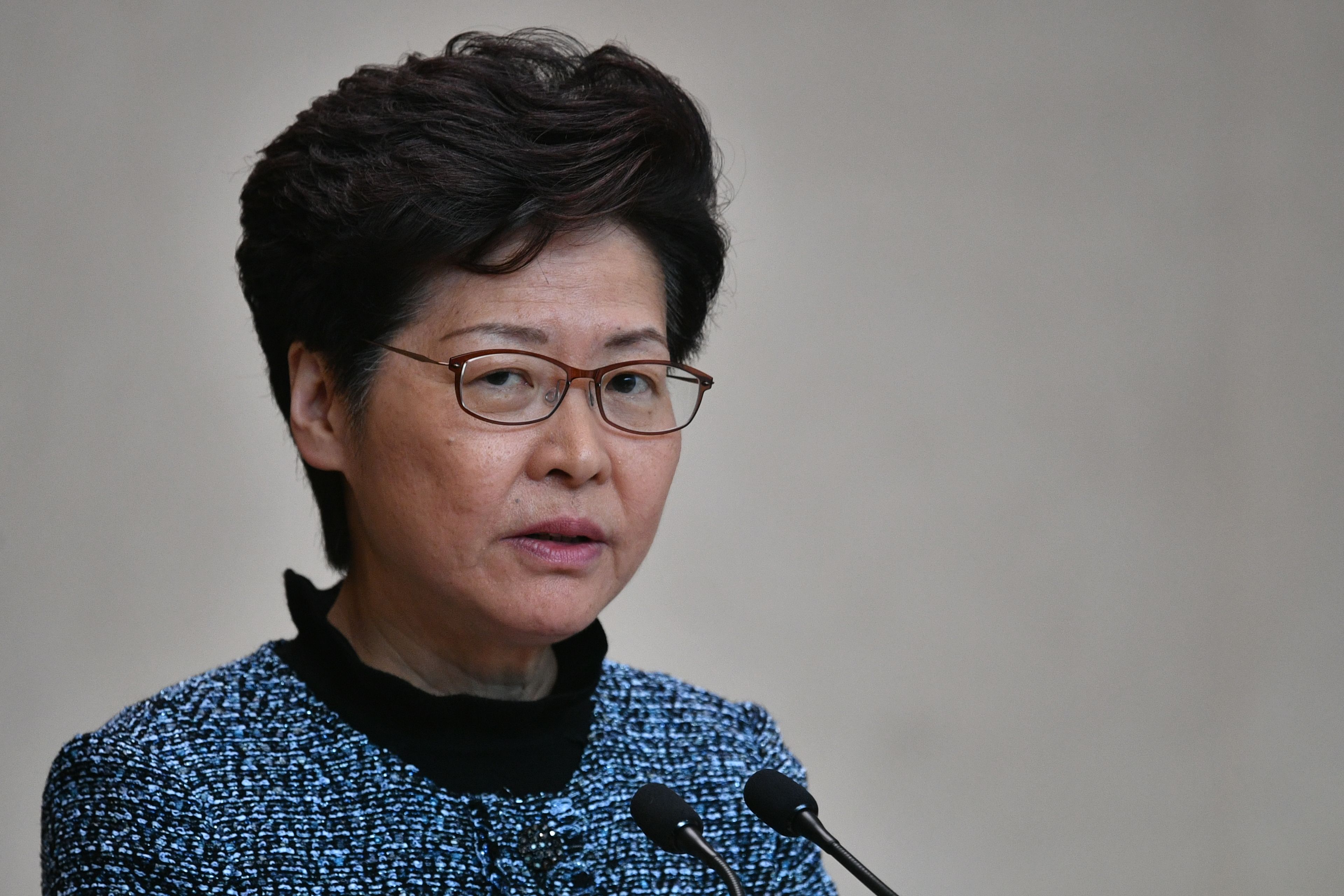Pemimpin Hong Kong, Carrie Lam, menggelar jumpa pers di Hong Kong, Selasa (29/10).