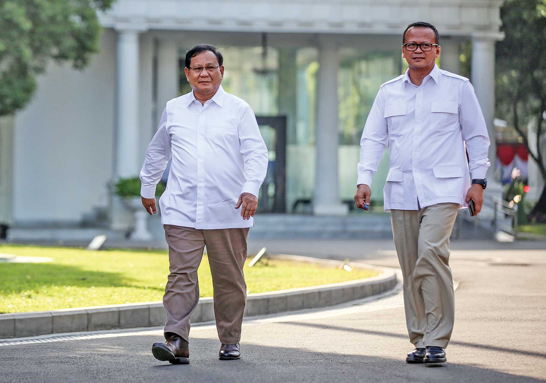 Lawan pun  Dirangkul