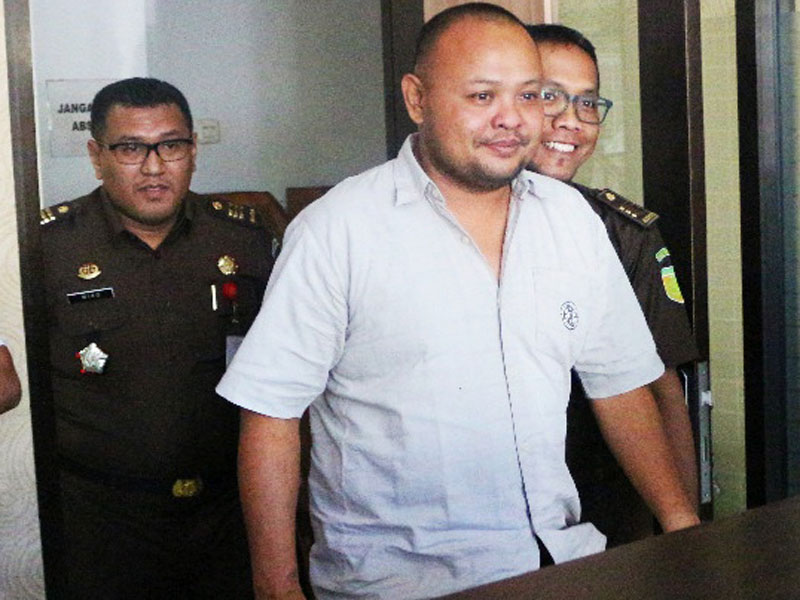 Mukhlis Mursidi, penyedia jasa pengadaan langsung pada Dinas PU & ESDM Klaten pada 2015 ditahan oleh kejaksaan