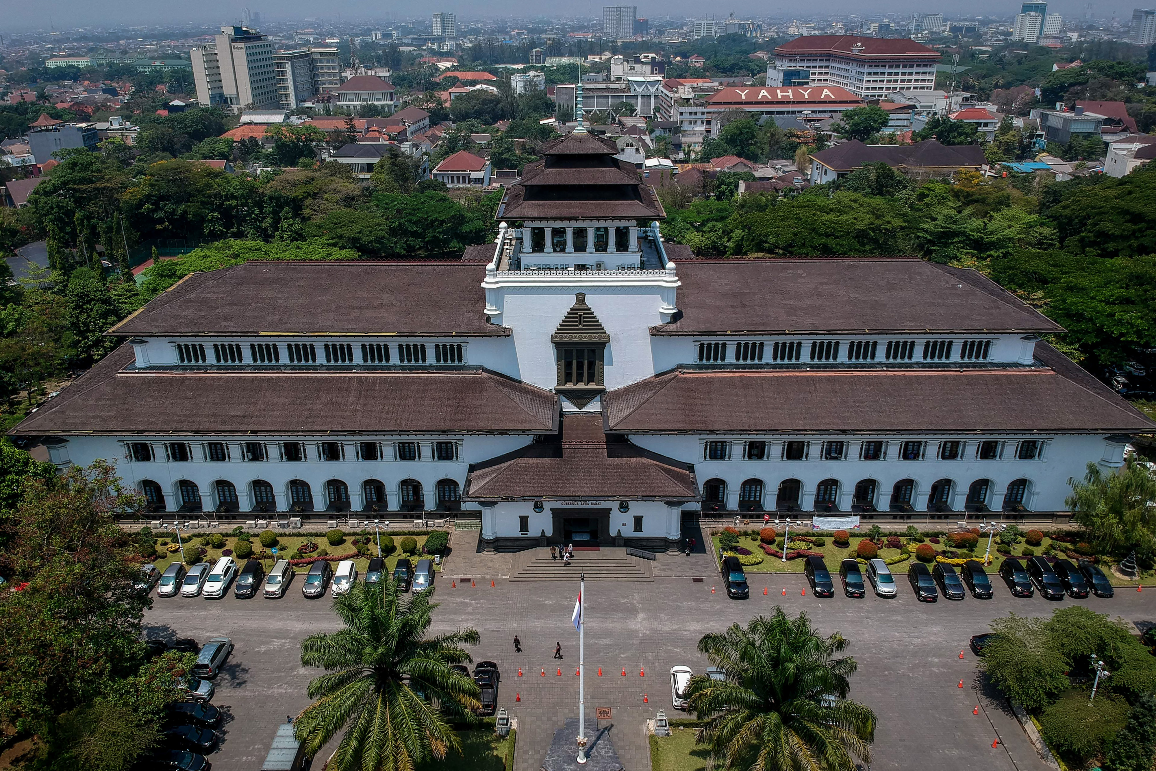 Pusat pemerintahan Provinsi Jawa Barat di Gedung Sate, Bandung, Jawa Barat.
