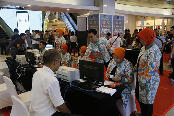 Sambut HUT Kemenkumham, Imigrasi Gelar Layanan Paspor di Mal