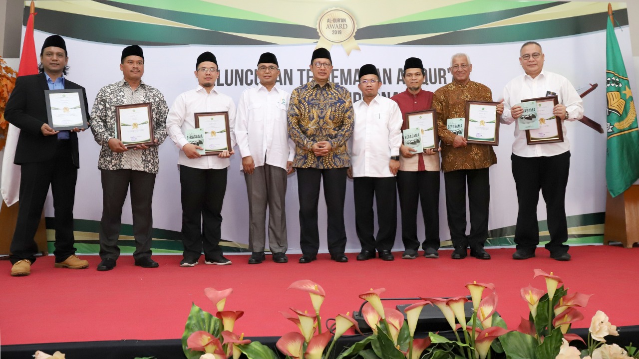 Menteri Agama Lukman Hakim Saifuddin bersama penerima Al Qur'an Award, Senin (15/10)