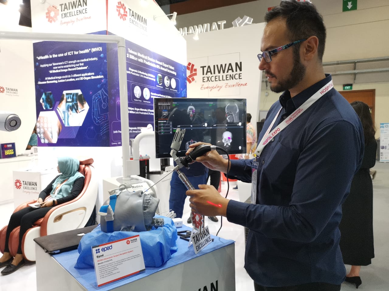 Dengan mengusung tema Taiwan Execellenct, perusahaan EPED tawarkan peralatan medis untuk retina.