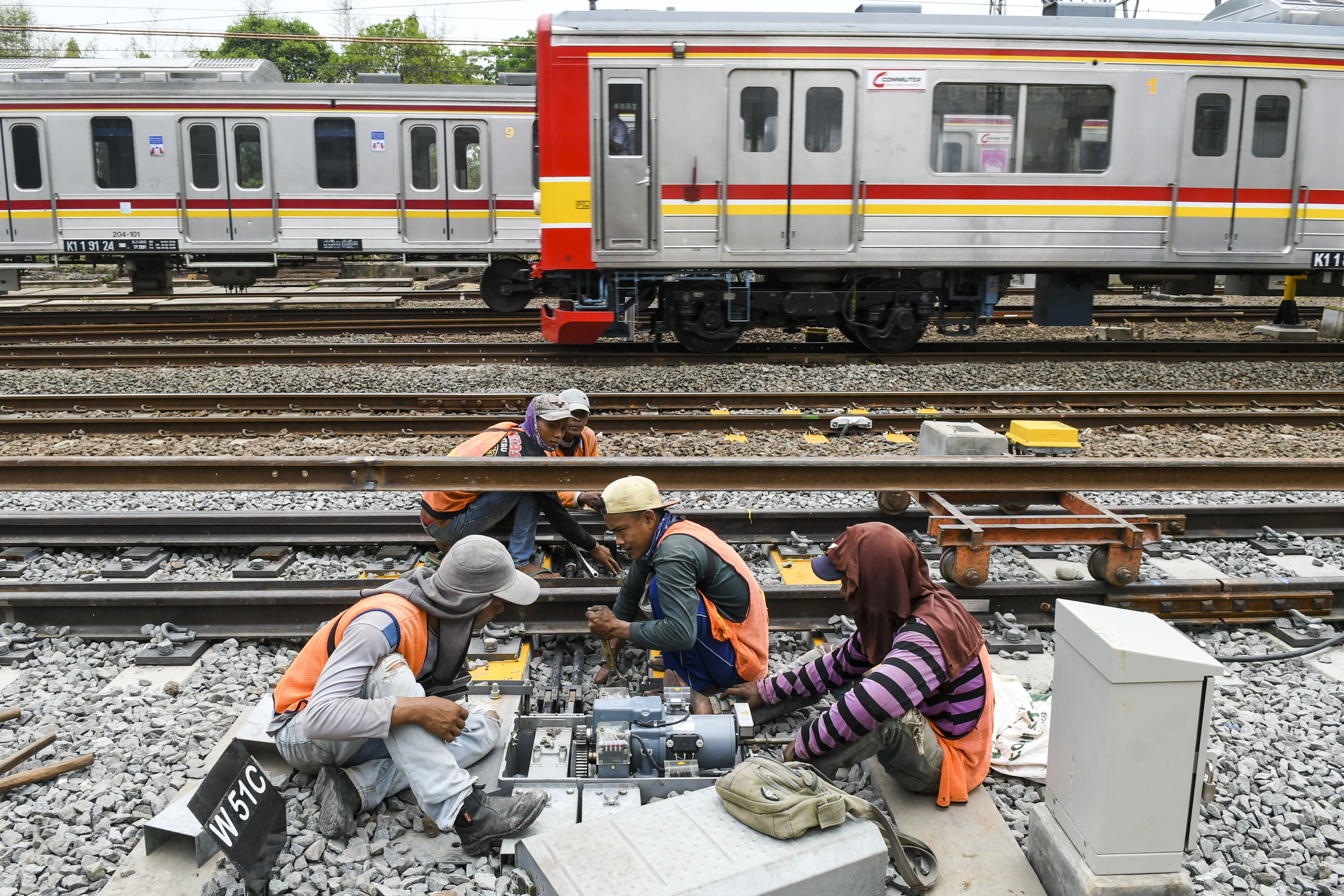 PT KAI berencana memperluas rute KRL sampai ke Cikampek, Jawa Barat.