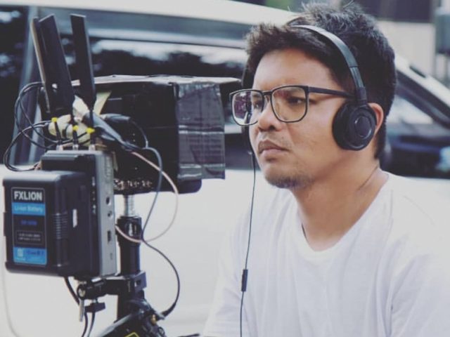Fajar Nugros saat tengah bertugas sebagai sutradara. 