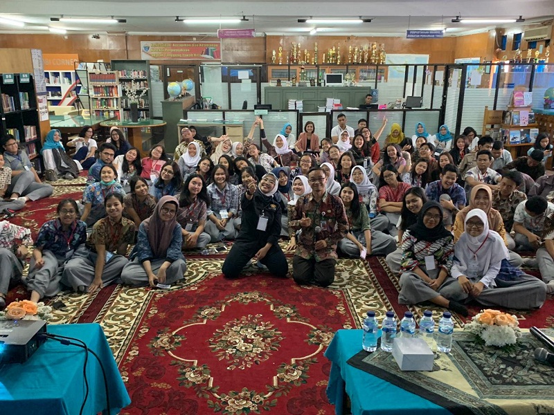 Para siswa dan orang tua murid mengikuti seminar pendidikan dalam acara Education Fair 2019 di SMA Negeri 8 Jakarta.