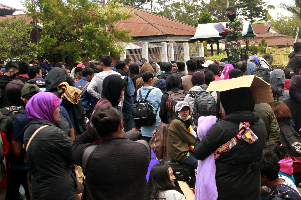 Para pengungsi mayoritas adalah perantau eksodus meninggalkan Wamena, Papua karena alasan keamanan. 