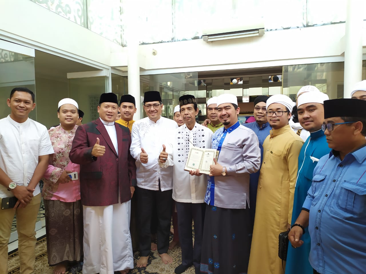 Pembagian Mushaf Al-qu'an dari yayasan Muslim Sinar Mas