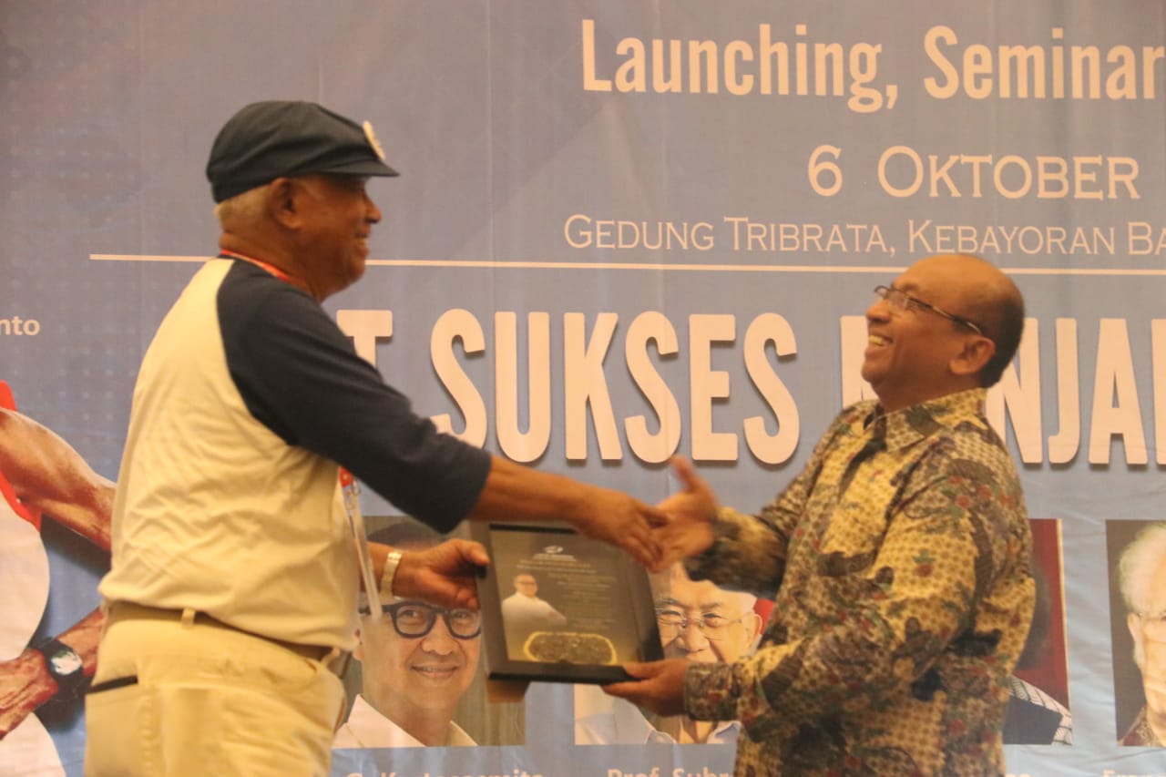 Seminar dan Talkshow  bertema 'Kiat Sukses Menjadi Lansia Aktif, Sehat dan Tetap Berguna untuk Bangsa dan Negara' di Jakarta.