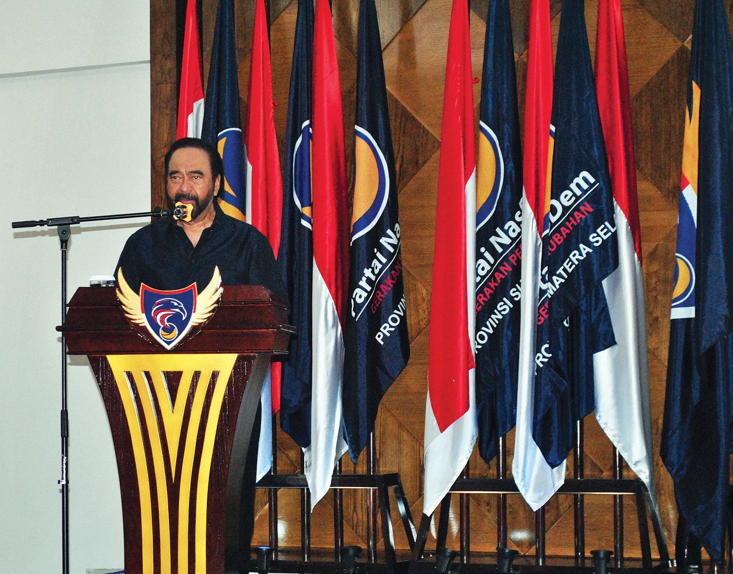 Ketua Umum Partai NasDem Surya Paloh memberikan kuliah umum dalam penutupan Sekolah Legislatif angkatan IV Partai NasDem, di kampus ABN, 