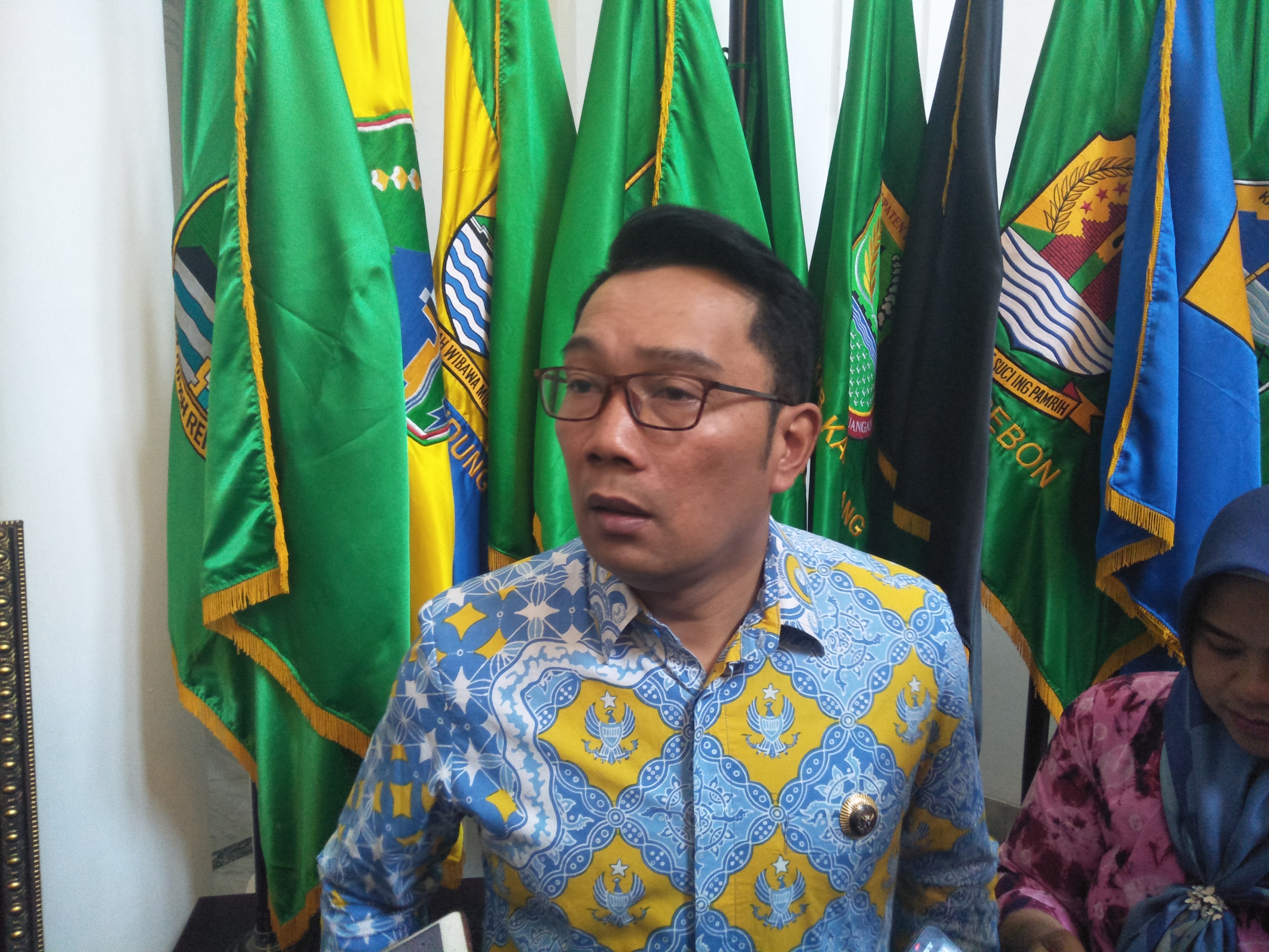 Gubernur Jawa Barat Ridwan Kamil berjanji akan menyampaikan aspirasi mahasiswa kepada pemerintah pusat.