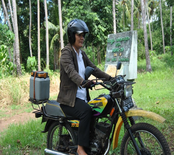 Ambulans motor yang menjangkau pasien di desa terpencil di wilayah Flores Timur, NTT.