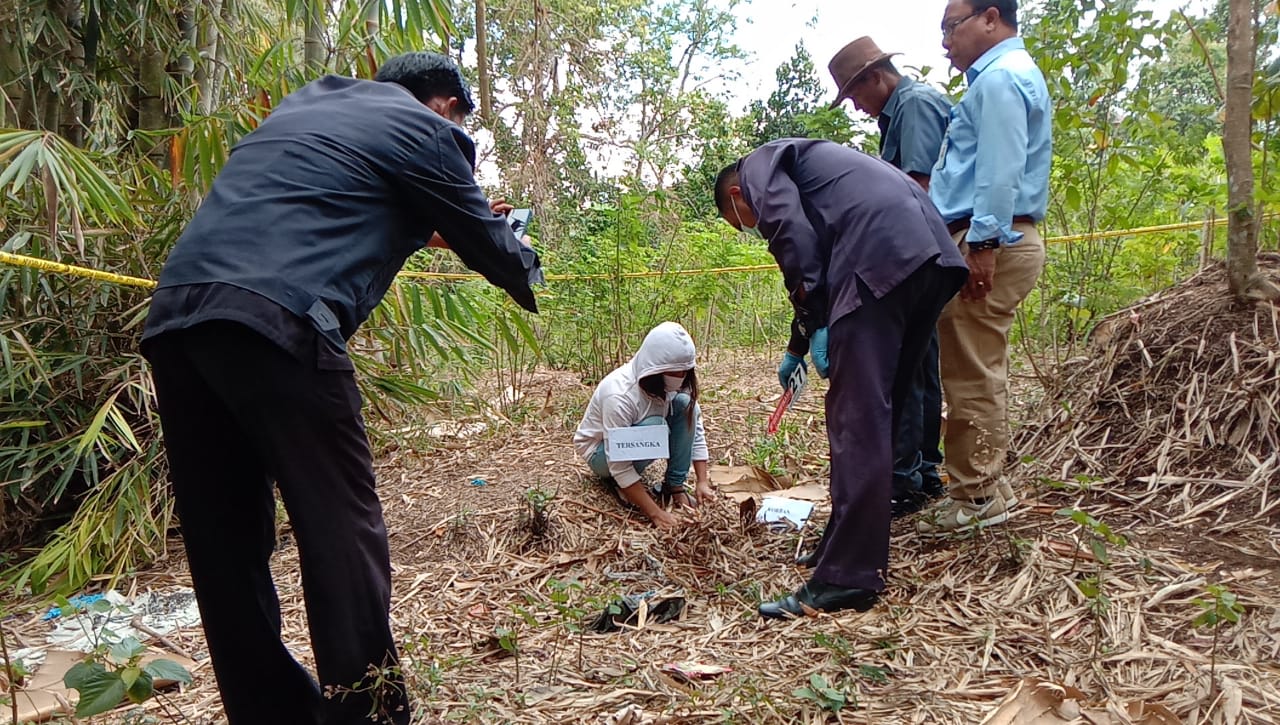 Mahasiswi pembuang bayi di Ruteng, NTT, menjalani 29 adegan rekonstruksi, Selasa (29/10).