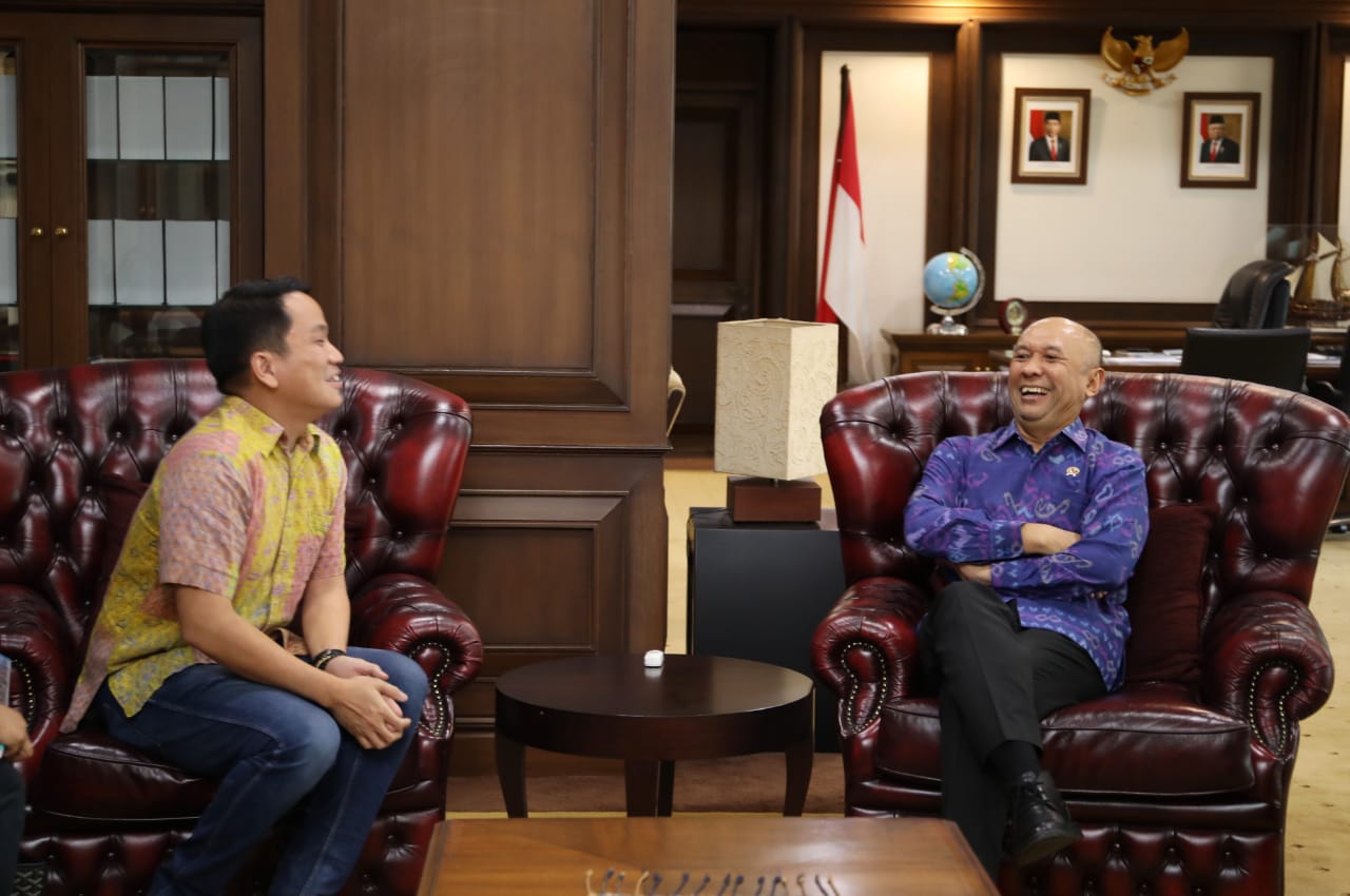 Menteri Koperasi dan UKM Teten Masduki menerima Audiensi dari CEO Gojek Indonesia Andre Soelistyo di Ruang Kerja Menteri Koperasi dan UKM.
