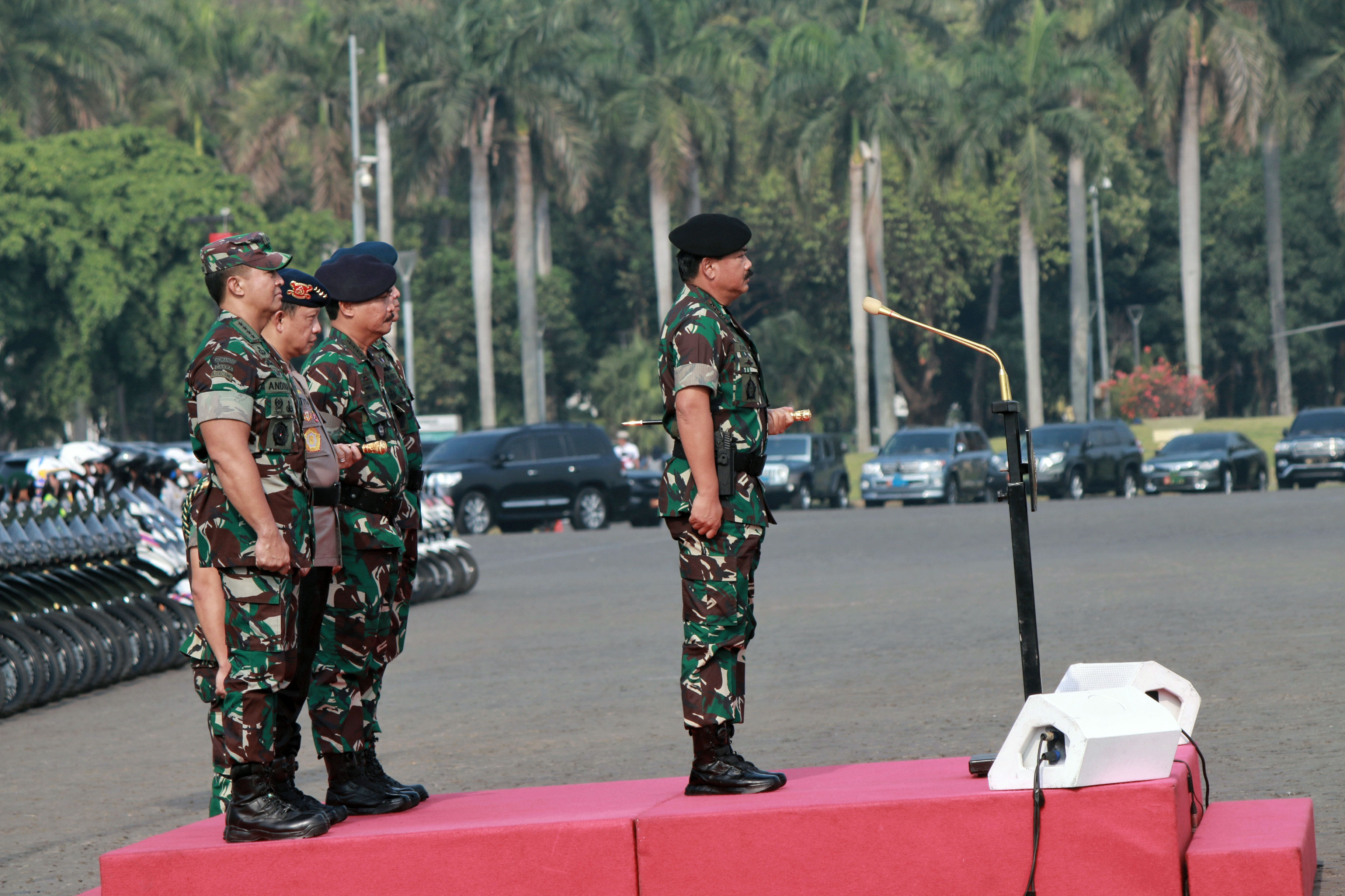 Panglima TNI Hadi Tjahjanto menjadi pemimpin upacara apel gelar pasukan pengamanan pelantikan presiden dan wapres RI periode 2019-2024.
