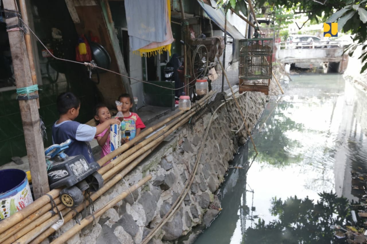 Contoh pembuangan air limbah di Jakarta