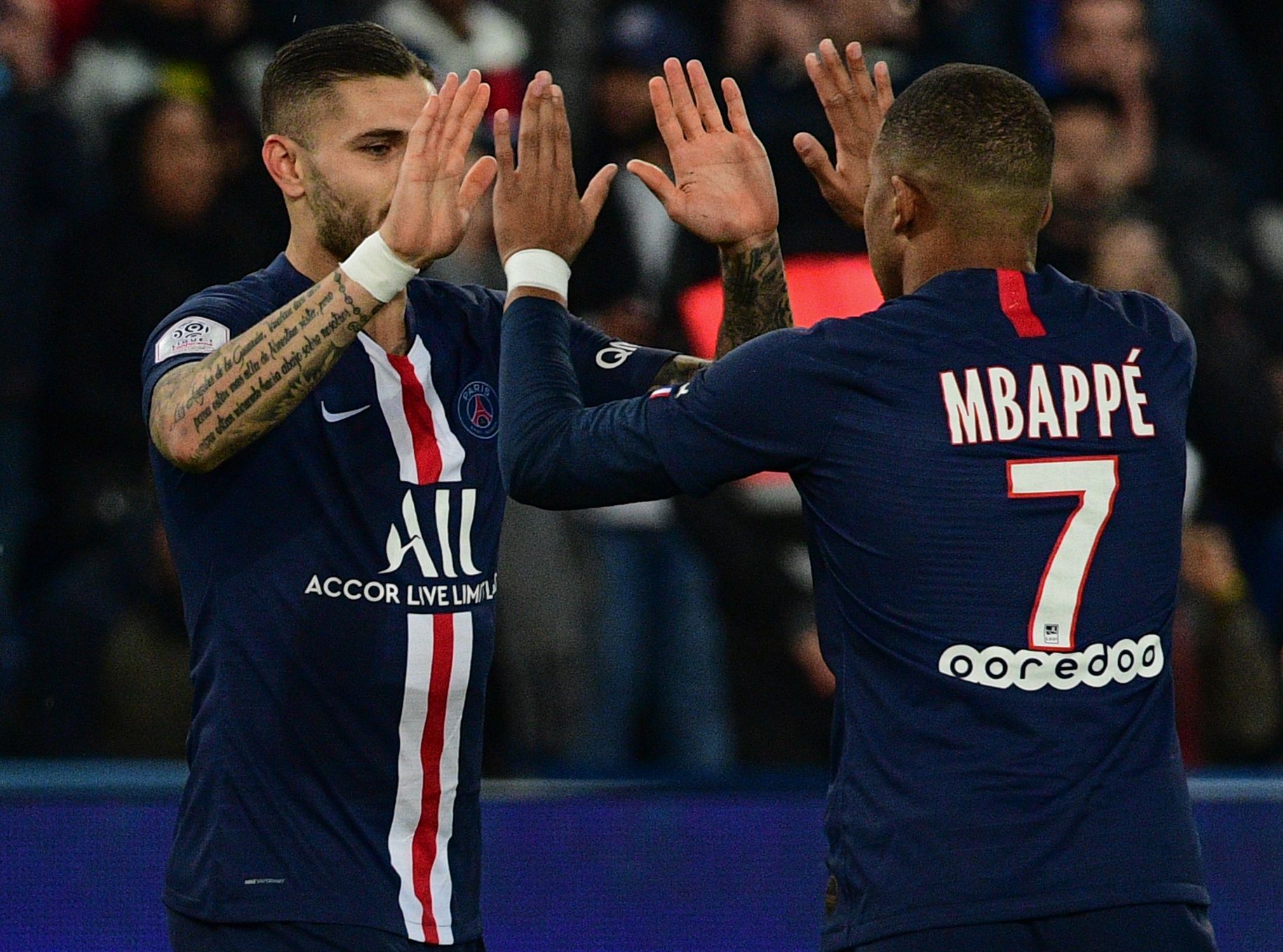 Duet pencetak gol Paris Saint Germain Mauro Icardi (kiri) dan Kylian Mbappe