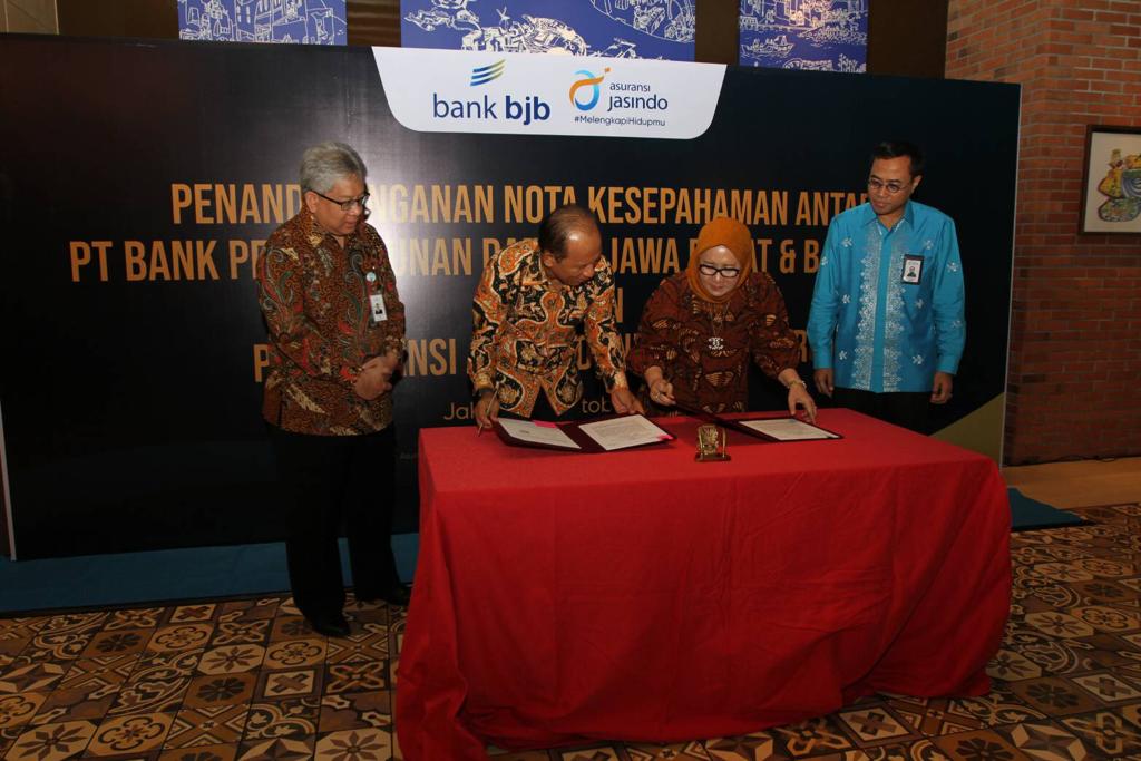Bank BJB dan PT Asurasi Jasa Indonesia (Jasindo) melakukan penandatanganan Nota Kesepahaman (MoU) di Jakarta, Rabu (9/10).
