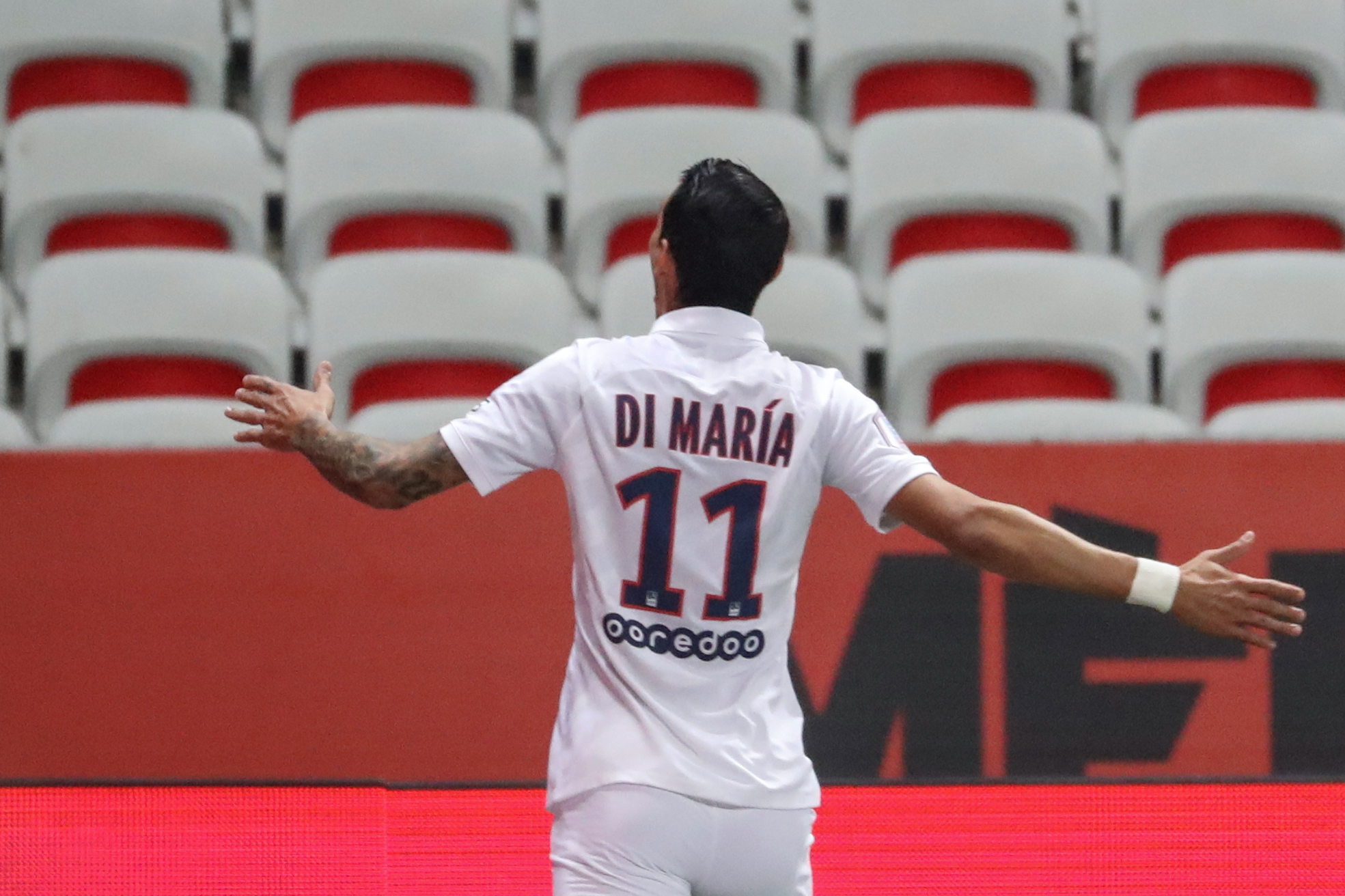 Angel Di Maria melakukan selebrasi usai mencetak gol ke gawang Nice