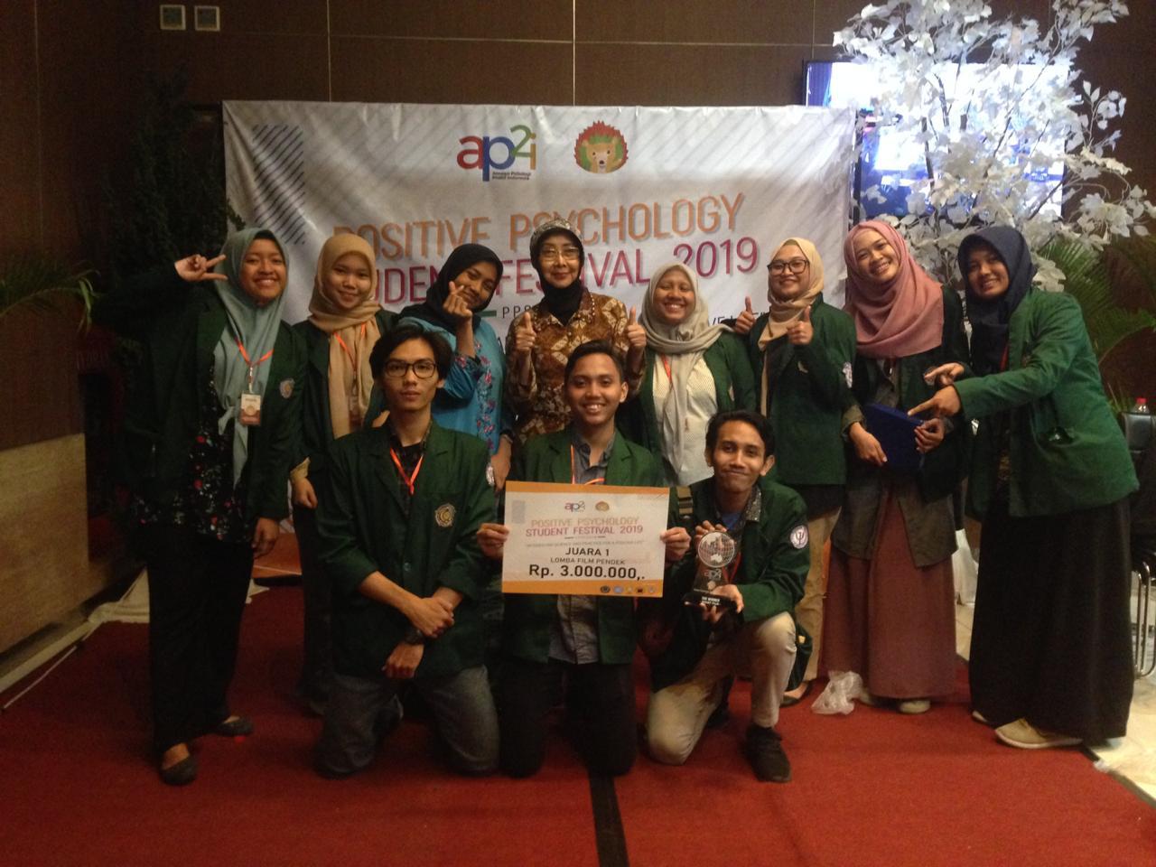 Mahasiswa Psikologi Uhamka berhasil meraih juara pertama Positive Pshycology Student Festival 2019.