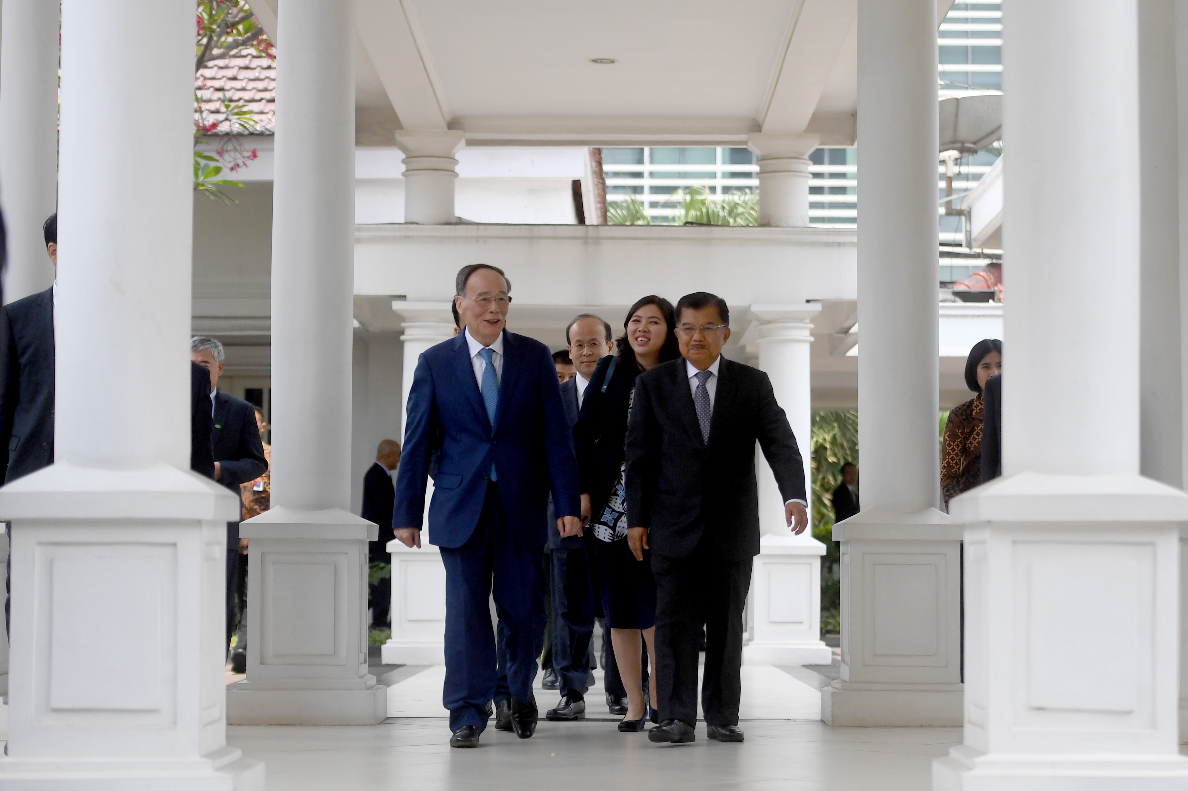 Wakil Presiden Jusuf Kalla dan Wakil Presiden Tiongkok Wang Qishan di Istana Wapres, Jakarta, Sabtu (19/10/2019).