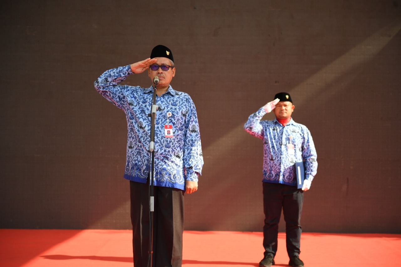 Deputi Pembudayaan Olahraga Raden Istana menjadi pembina upacara memperingati Hari Kesaktian Pancasila di Halaman Gedung Kemenpora.