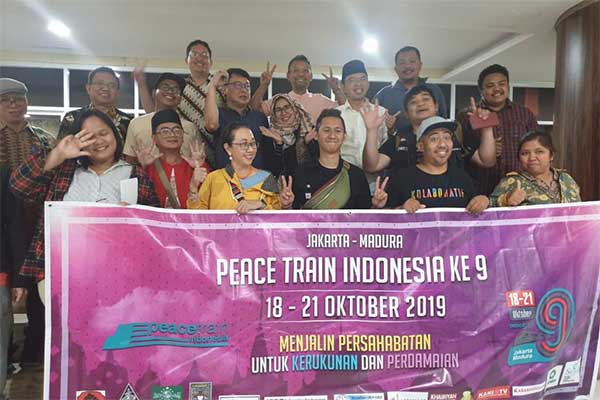Acara pelepasan peserta Peace Train Indonesia (PTI) IX di Ruang Tunggu Luxury Class Lt 1 Stasiun Kereta Api Gambir