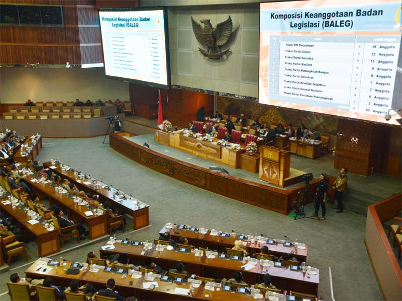 Suasana saat mulai rapat Paripurna di Gedung Nusanatara II, Komplek parlemen, Senayan, Jakarta.