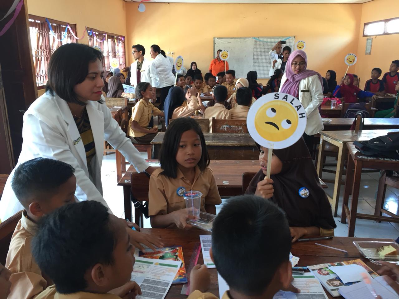 Apoteker Cilik di Kabupaten Flores Timur