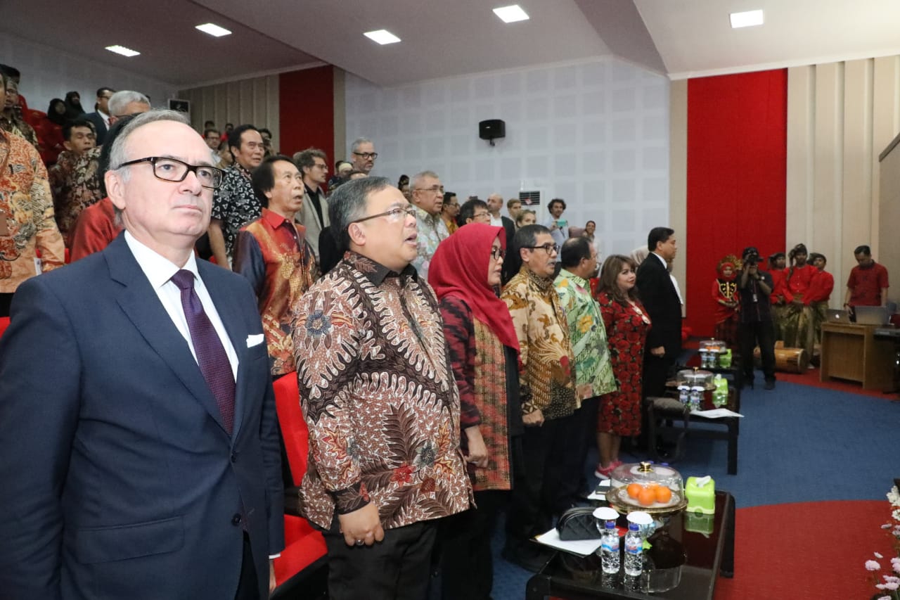 Menristekdikti Bambang PS Brodjonegoro (kedua dari kiri) dan Dubes Prancis untuk Indonesia  HE Olivier Chambard (kiri).