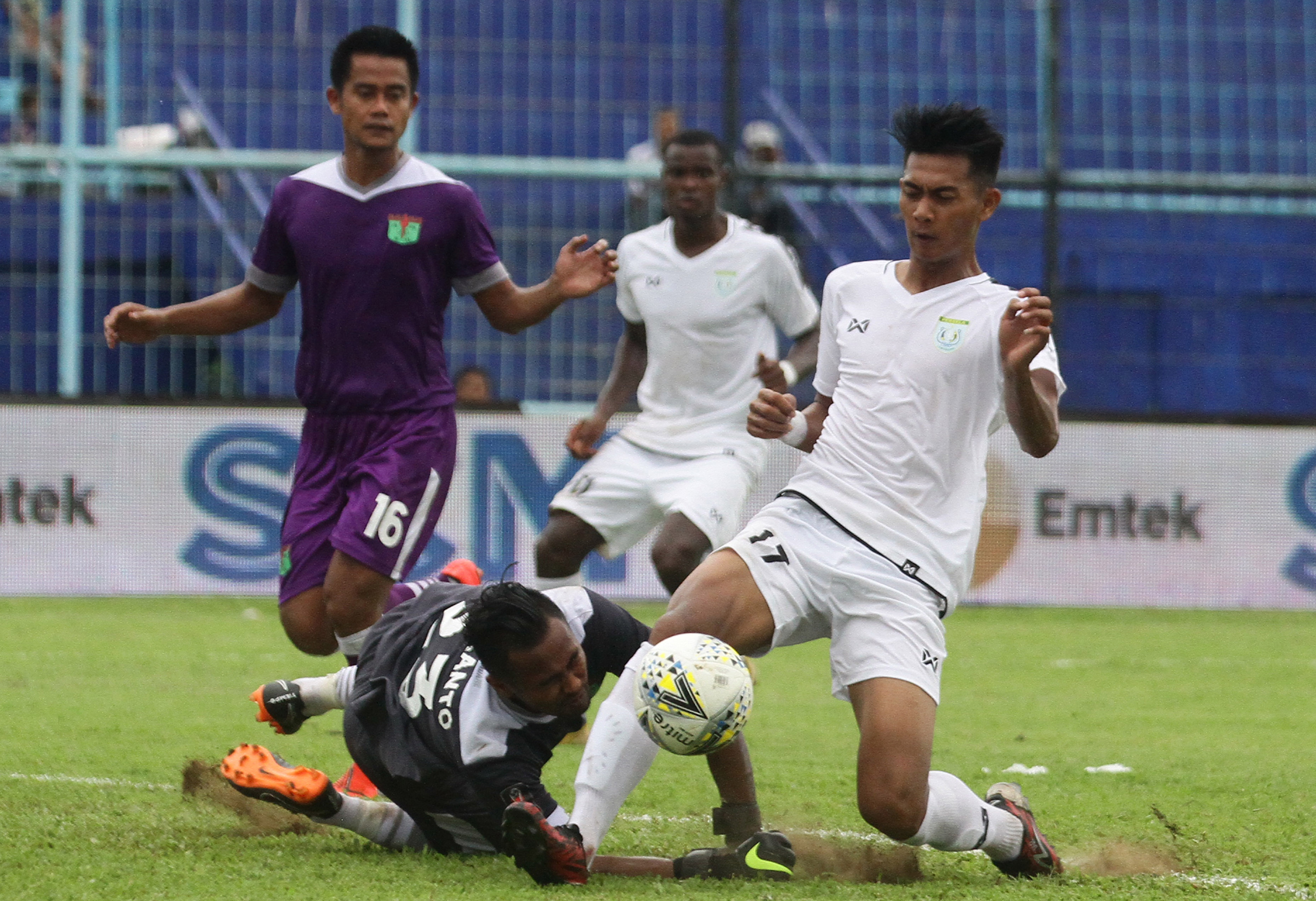 Malik Risaldi (kanan)