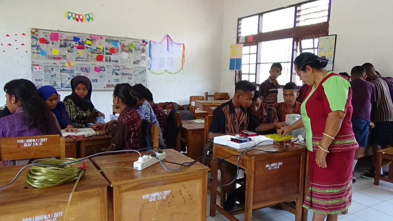 Ratusan sekolah di NTT belum menerima dana BOS karena tidak tertib dalam pelaporan penggunaan keuangan.