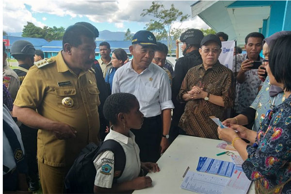 Mendikbud Muhadjir Effendy menegaskan hal itu saat berkunjung ke sejumlah sekolah di Kenyam, Kabupaten Nduga