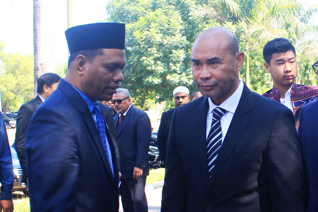 Sekretaris DPW Partai NasDem NTT Alexander Take Ofong (kiri) dan : Gubernur Nusa Tenggara Timur (NTT) Viktor Bungtilu Laiskodat. 