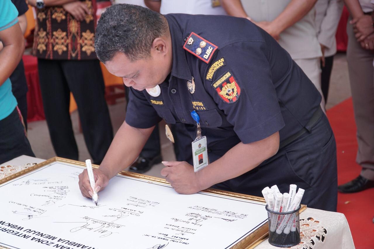 Wujudkan Layanan Publik Berkualitas, Bea Cukai Atambua Canangkan Zona Integritas