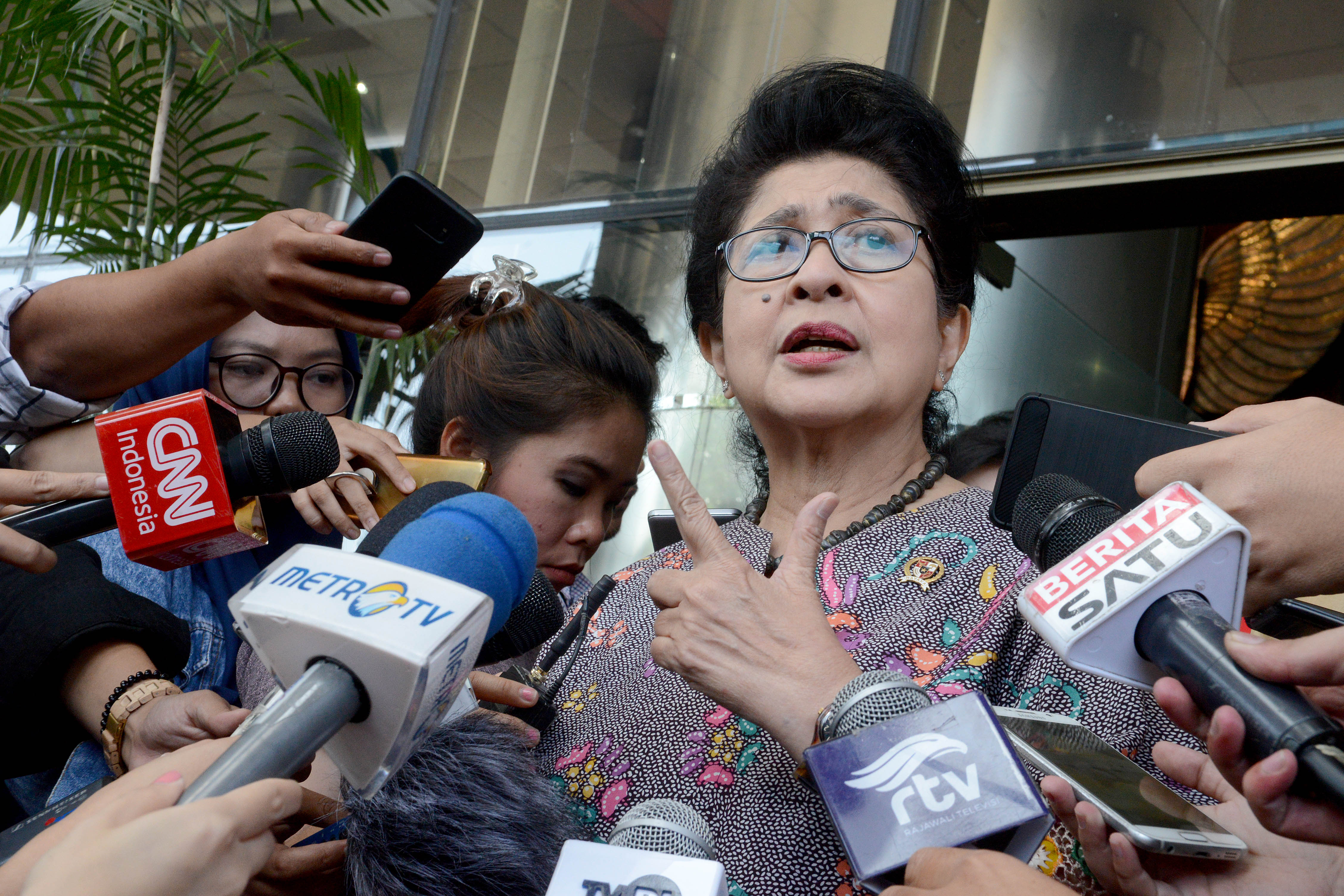 Menteri Kesehatan Nila F Moeloek