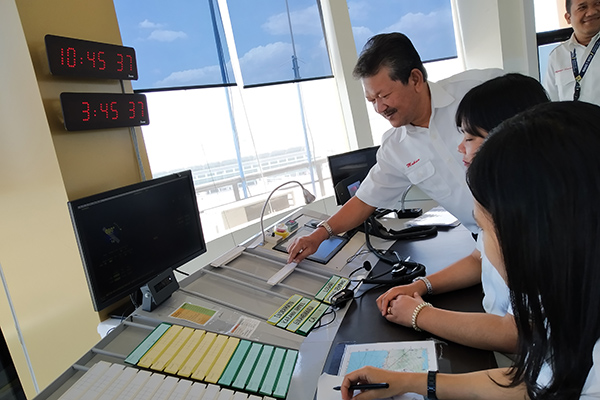 Kepala AirNav Unit Kertajati Mukhlisin dan ATC