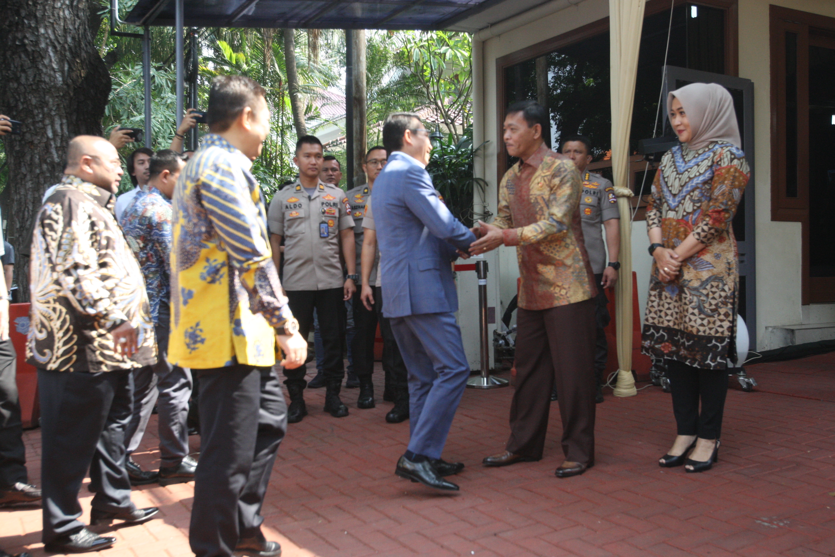 Pimpinan dan anggota Komisi III DPR RI tiba di kediaman calon tunggal Kapolri Komjen Idham Azis