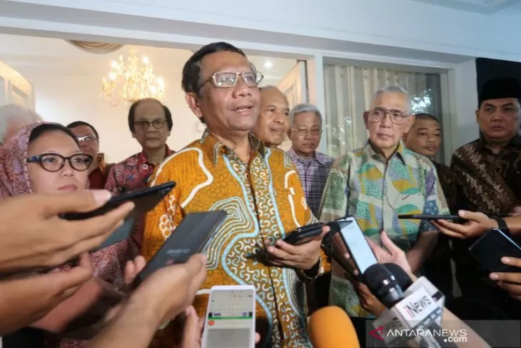 Mahfud MD pada sore Kamis 3 Oktober 2019 bertemu dengan Wakil presiden RI ke-6 Try Sutrisno bahas soal Papua, di Jakarta, Kamis, (03/10/2019