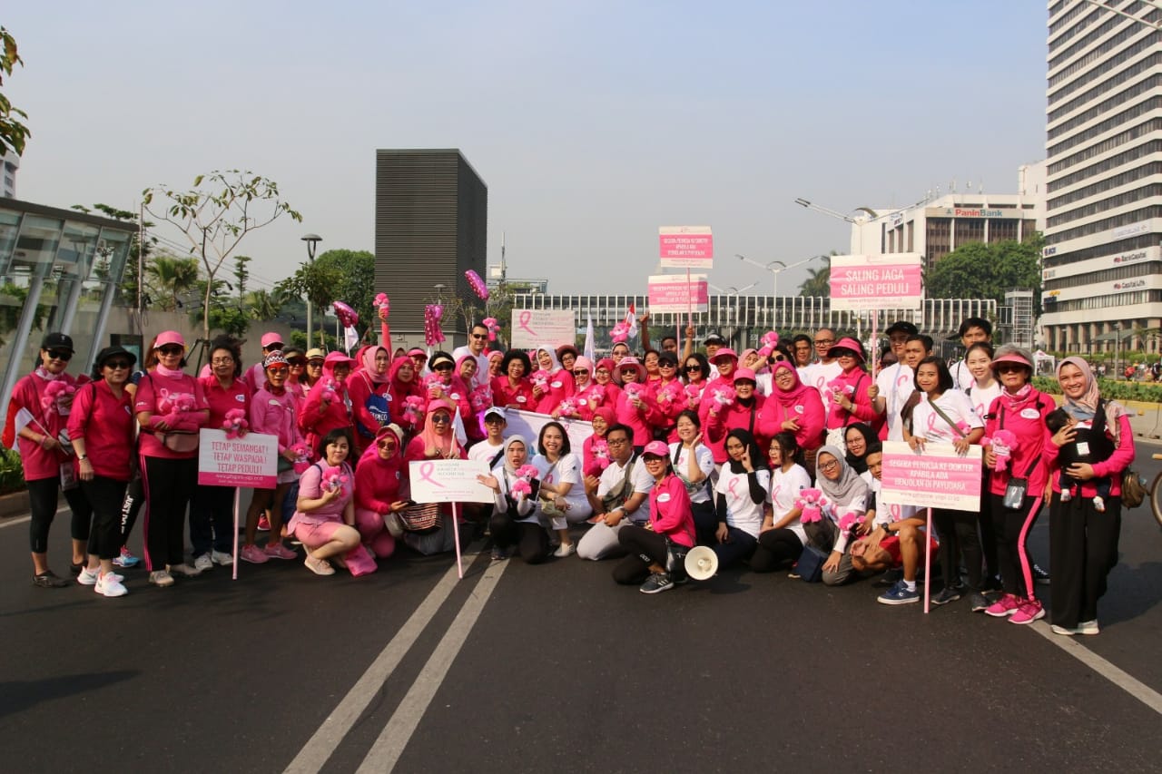 YKPI melaksanakan fun walk yang juga jadi sarana informasi soal pencegahan kanker payudara