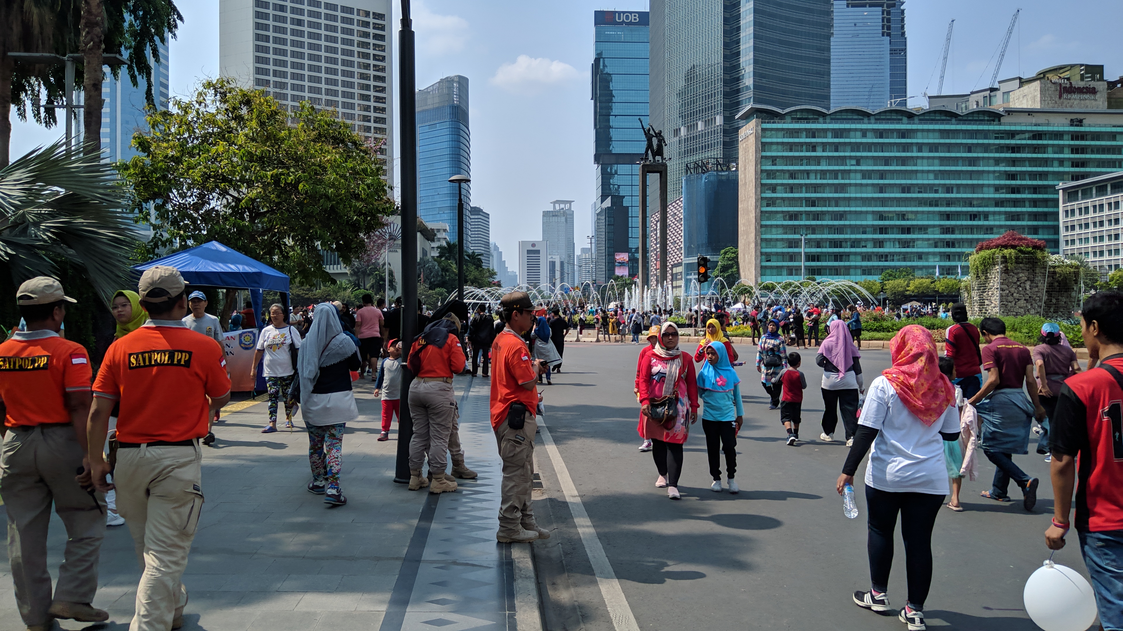 Para PKL sudah tidak terlihat di kawasan sekitar Bundaran Hotel Indonesia pada Minggu (3/11).
