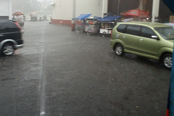 Hujan es landa Depok
