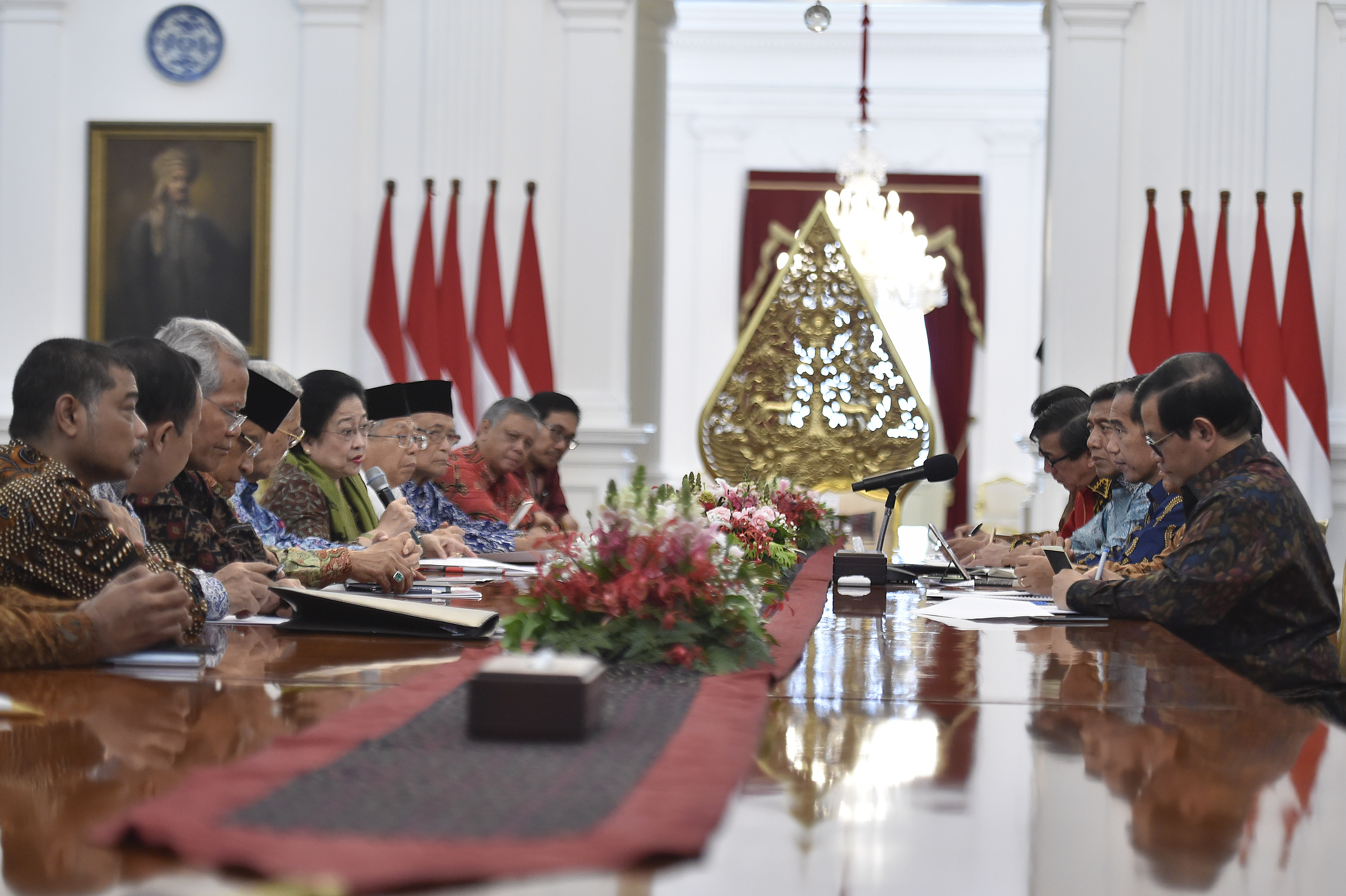 Anggota BPIP berdiskusi dengan Presiden Joko Widodo