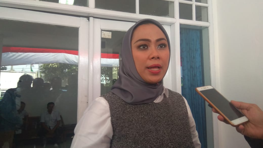 Bupati Karawang Cellica Nurrachadiana