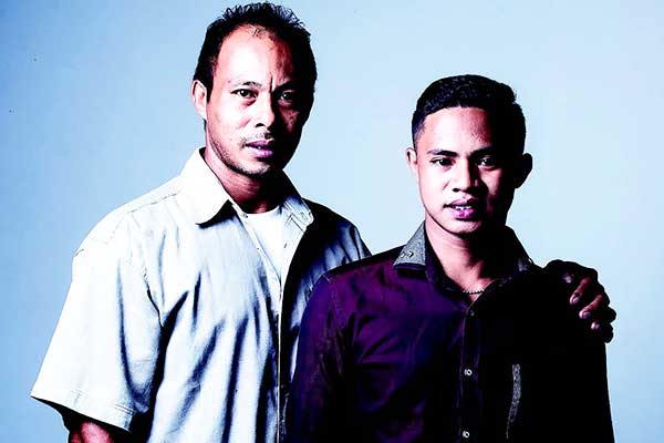 Aldi Novel Adilang (kanan) bersama ayahnya Alfian Adilang.