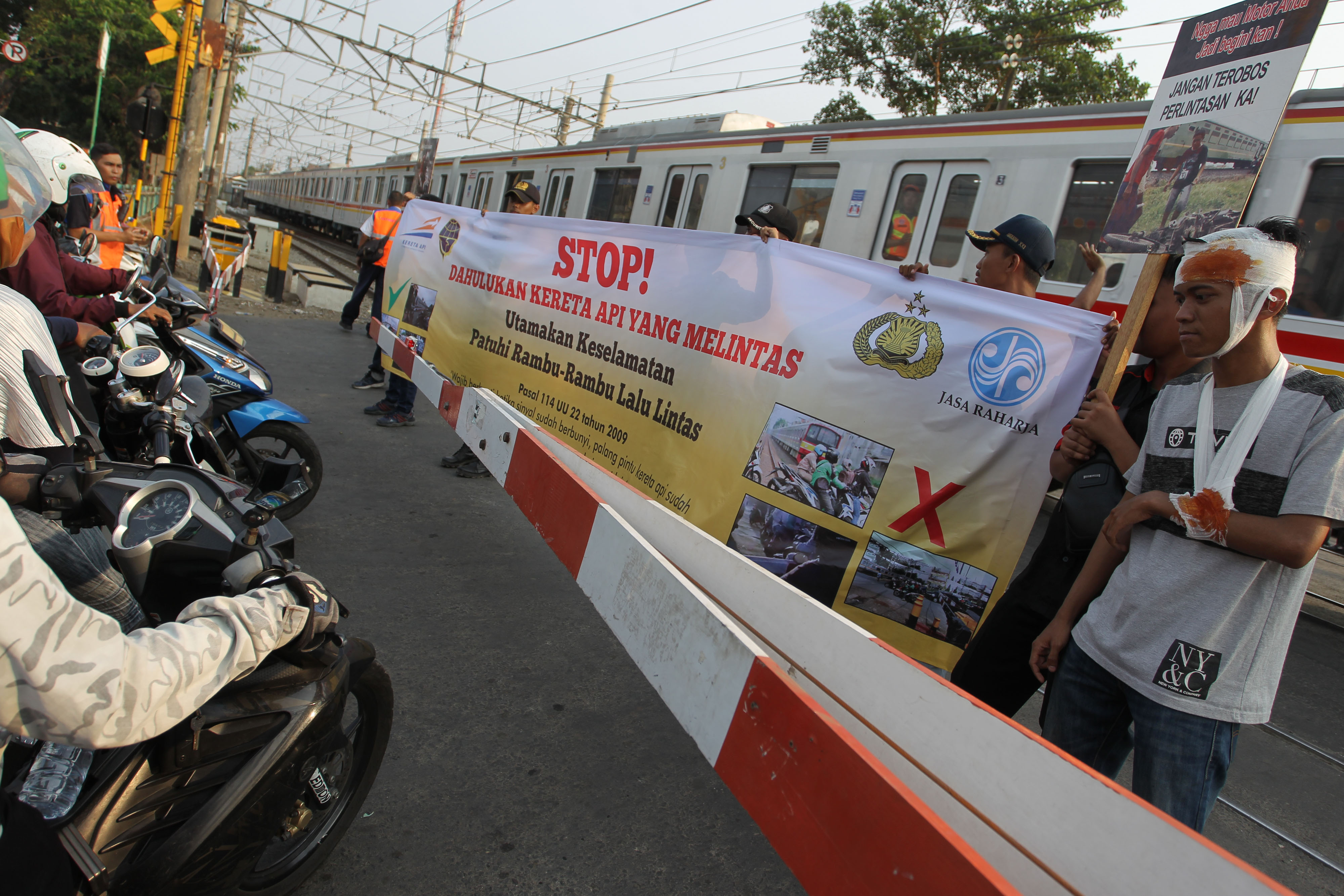 Sosialisasi tentang perlintasan sebidang kereta api